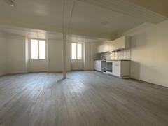 Duplex rénové avec terrasse au cœur de la ville à LA COTE SAINT ANDRE — miniature 4