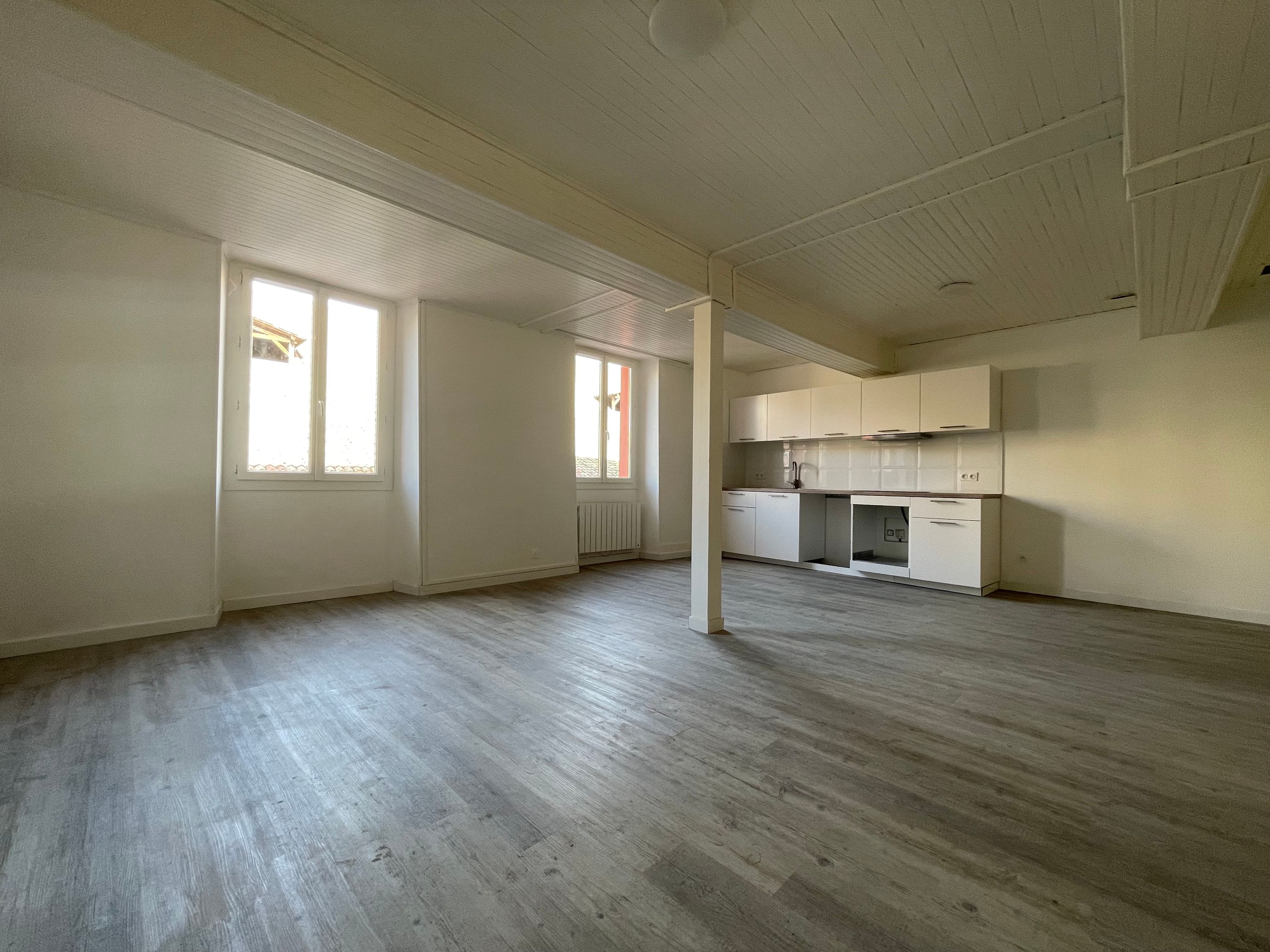 Duplex rénové avec terrasse au cœur de la ville à LA COTE SAINT ANDRE — miniature 5